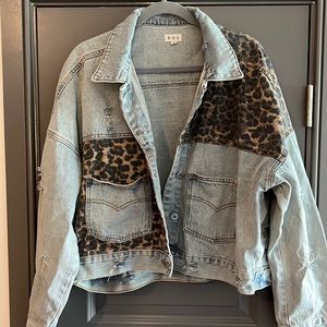 Cropped leopard blocked distressed Jean jacket size large